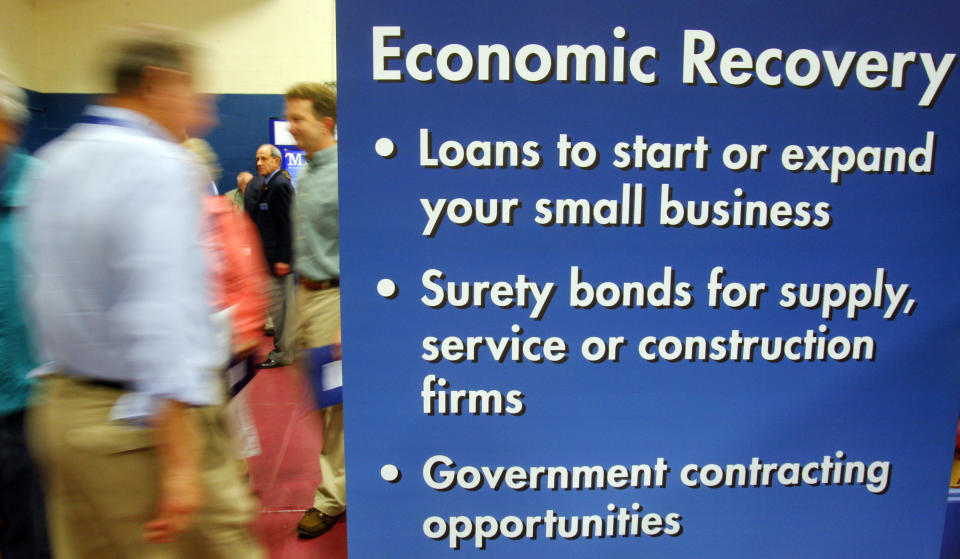 Current and prospective small business owners walk past a display from the U.S. Small Business Administration at a Small Business Financing Fair in Manchester, New Hampshire June 29, 2009.  According to the New Hampshire Economic and Labor Market Information Bureau, 72 percent of the state's businesses had ten or fewer employees in the first quarter of 2008.    REUTERS/Brian Snyder  (UNITED STATES BUSINESS SOCIETY)