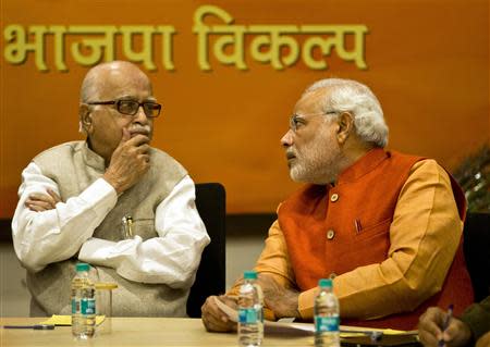 India's main opposition Hindu-nationalist Bharatiya Janata Party (BJP) leader Lal Krishna Advani (L) listens to Gujarat's chief minister and Hindu nationalist Narendra Modi, the prime ministerial candidate for BJP during a meeting in New Delhi December 8, 2013. REUTERS/Ahmad Masood