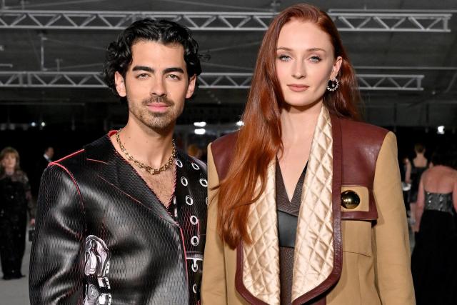 Sophie Turner and Joe Jonas get married in Las Vegas - BBC News