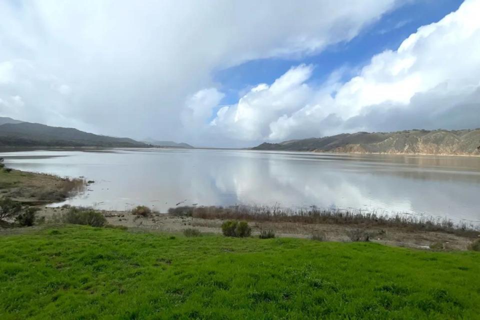 Lake Cachuma in the Santa Ynez Valley is rapidly rising, and is expected to fill and spill by the weekend, according to Santa Barbara County officials. Peter Hartmann/Noozhawk.com