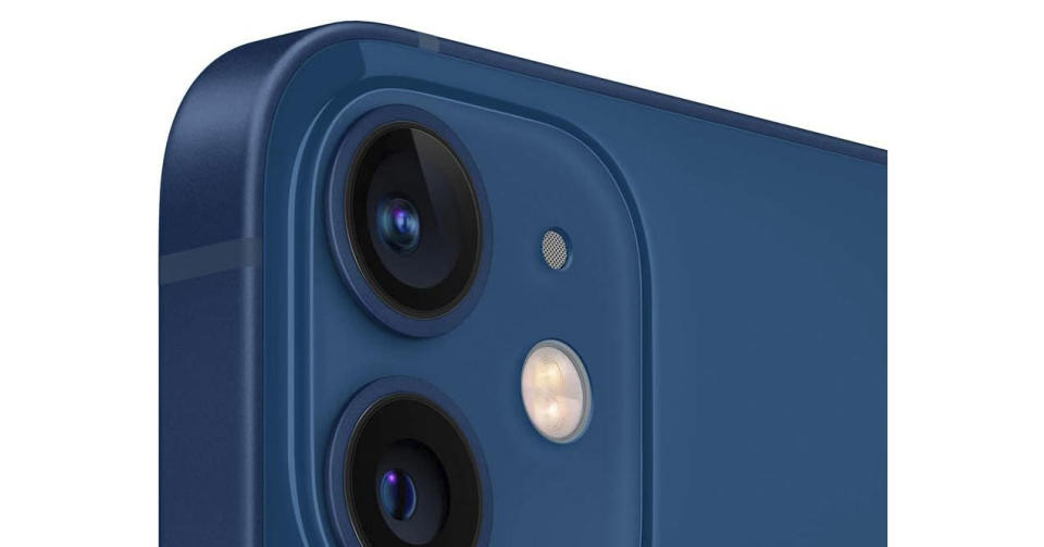 Aunque no es el modelo más reciente, el iPhone 12 mini es muy práctico. (Foto: Amazon)