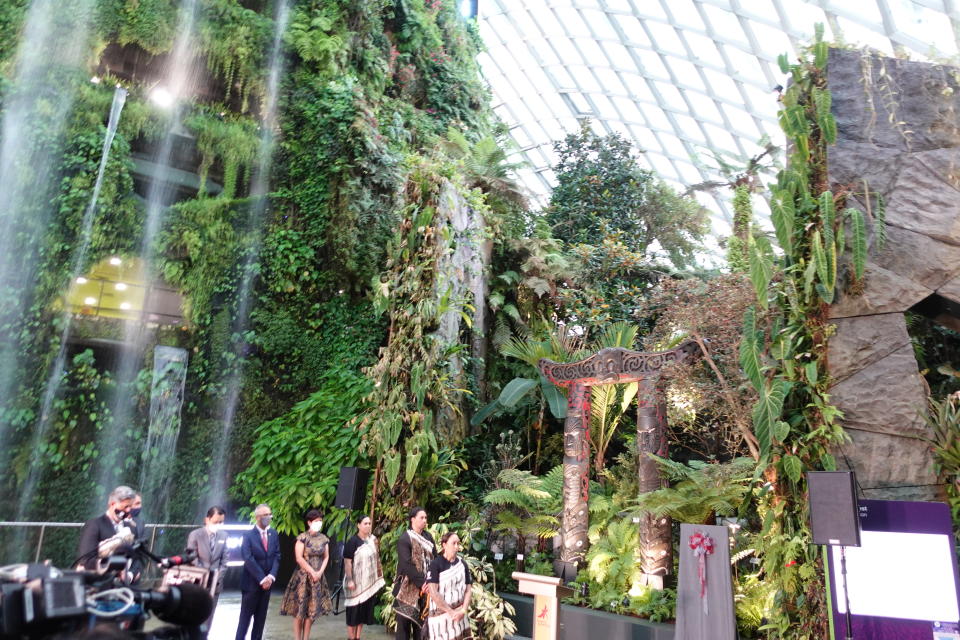 Unveiling of the Māori Kūwaha carving at Gardens By The Bay (Photo: Stephanie Zheng)