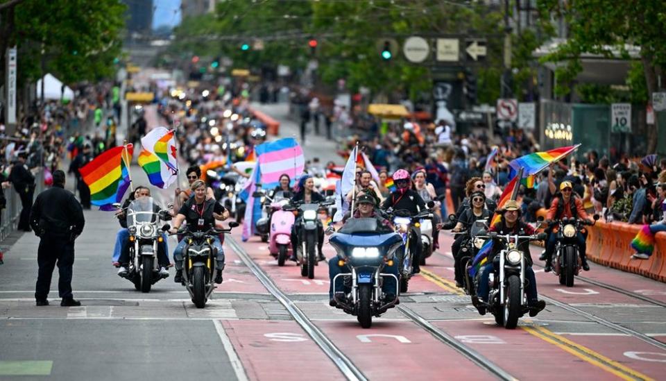 photo gallery Dyke Marches Dykes on Bikes worldwide through history