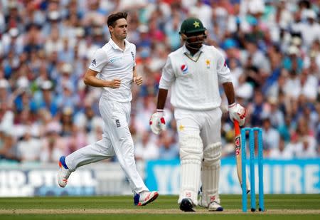 Britain Cricket - England v Pakistan - Fourth Test - Kia Oval - 13/8/16 England's Chris Woakes celebrates the wicket of Pakistan's Sarfraz Ahmed Action Images via Reuters / Paul Childs