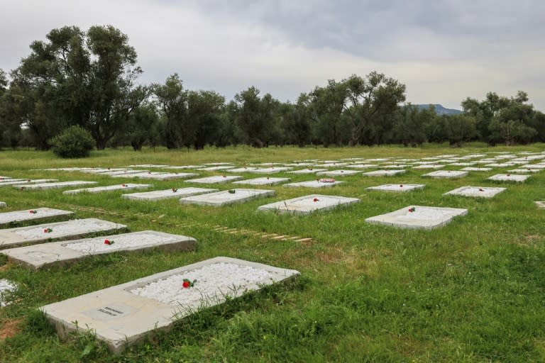 Auf der griechischen Insel Lesbos ist ein Friedhof all jenen Flüchtlingen gewidmet worden, die auf ihrem Weg nach Europa übers Mittelmeer ums Leben gekommen sind. Am Mittwoch wurde das Projekt "Memorial of Humanity" an die Stadt Mytilene übergeben. (Manolis LAGOUTARIS)