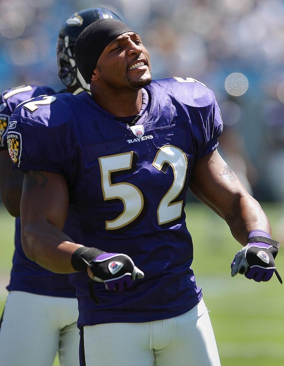 9/8/02 Baltimore Ravens linebacker (52) Ray Lewis tries to pump up his teammates Sunday prior to the team’s game vs the Baltimore Ravens. The Panthers defeated the Ravens 10-7. JEFF SINER/STAFF