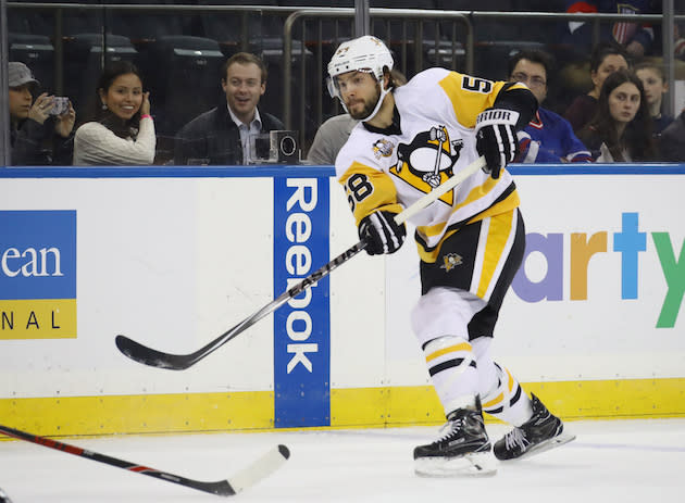 NEW YORK, NY - NOVEMBER 23: Kris Letang #58 of the Pittsburgh Penguins skates against the New York Rangers at Madison Square Garden on November 23, 2016 in New York City. (Photo by Bruce Bennett/Getty Images)