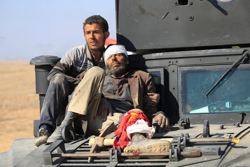 <p>A wounded displaced man is seen atop a vehicle during a battle with Islamic State militants, in the district of Maamoun in western Mosul, Iraq, Feb. 23, 2017. REUTERS/Alaa Al-Marjani </p>