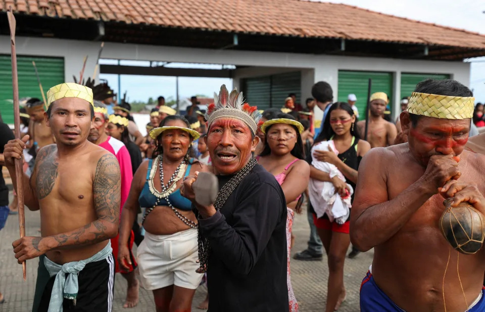 Indígenas de Atalaia do Norte, município onde Bruno e Dom desapareceram, fizeram uma manifestação em apoio a lideranças da União dos Povos Indígenas do Vale do Javari (Univaja). REUTERS/Bruno Kelly