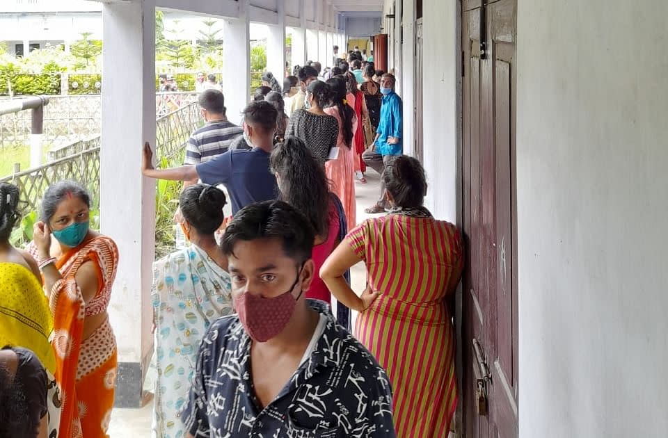 <div class="paragraphs"><p>A long queue of people for vaccination at MMMC Girls' HS School in Karimganj district.</p></div>