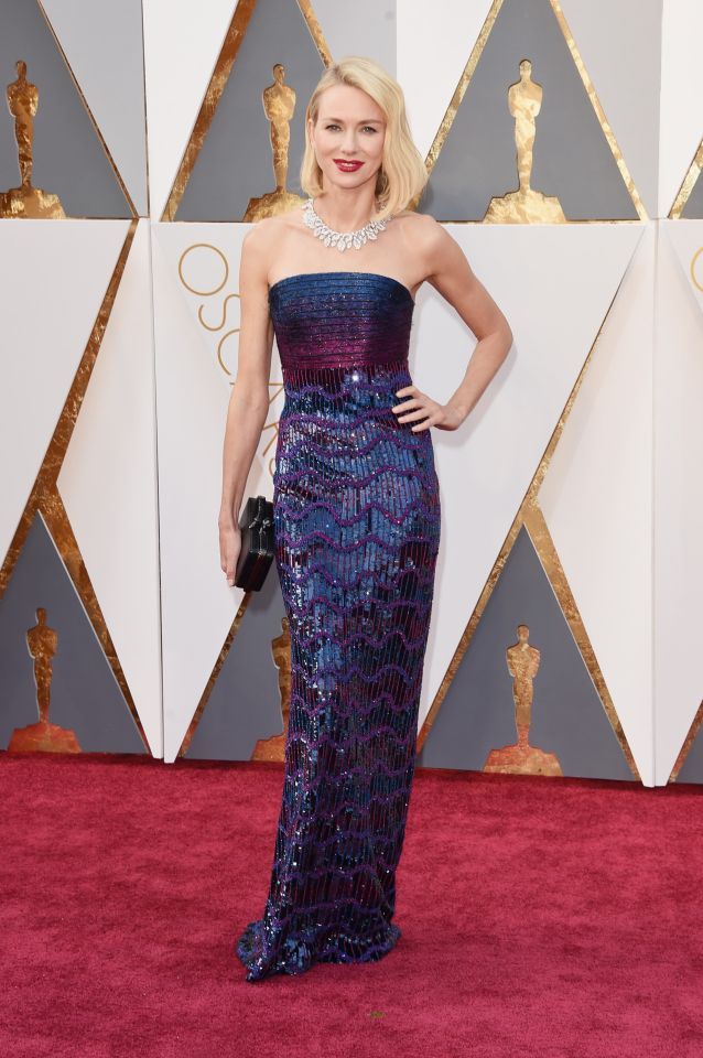 Le meilleur : Naomi Watts porte Armani à la 88e cérémonie des Oscars, le 28 février 2016 à Hollywood en Californie.