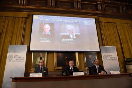 Tomas Sjostrom, member of the Committee for the Prize in Economic Sciences in Memory of Alfred Nobel, Goran K. Hansson, Secretary General of the Royal Swedish Academy of Sciences and Per Stromberg, Chairman of of the Committee for the Prize in Economic Sciences in Memory of Alfred Nobel, during a news conference presenting the laureates for the Sveriges Riksbank Prize in Economic Sciences in Memory of Alfred Nobel 2016: Oliver Hart and Bengt Holmstrom, in Stockholm, Sweden, October 10, 2016. TT News Agency/Stina Stjernkvist/ via REUTERS