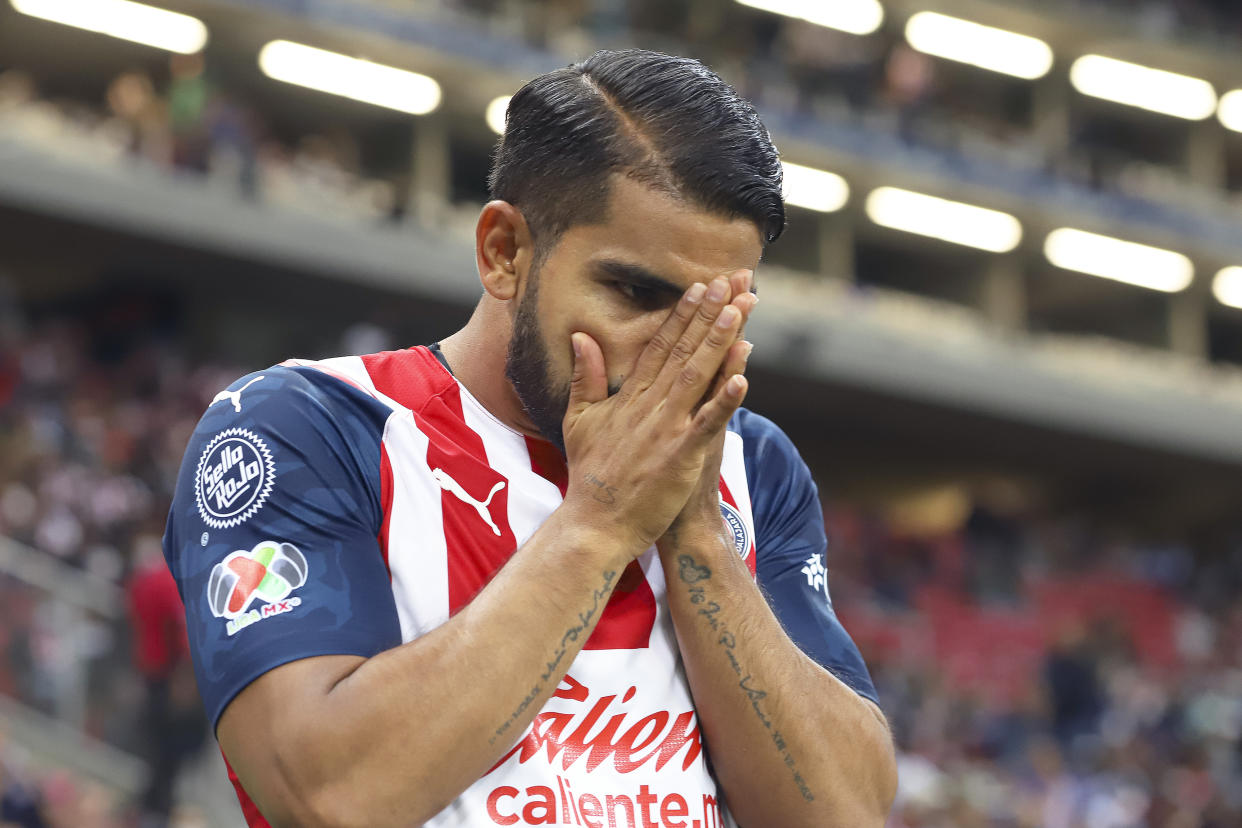 Las Chivas de Guadalajara anunciaron que Miguel Ponce no entrará en planes de cara al Clausura 2023 y confirmaron su salida del plantel (Foto: Carlos Zepeda/Jam Media/Getty Images)