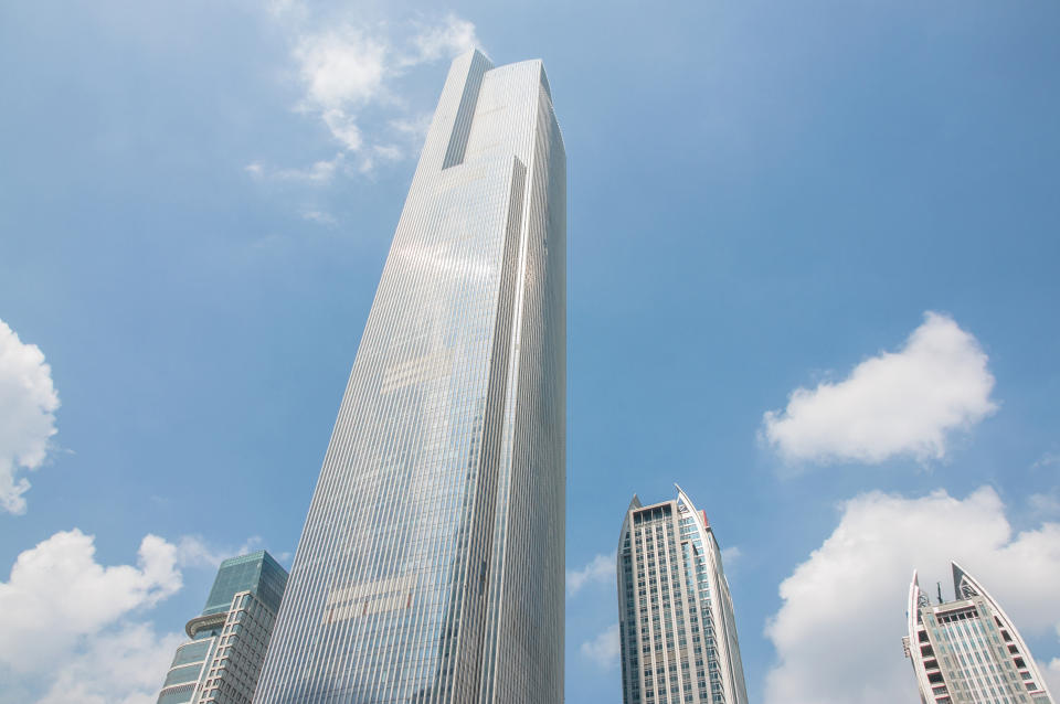 111 étages et <strong>530 mètres</strong> de haut : bienvenue au Centre de Finance CTF de Canton, en Chine.