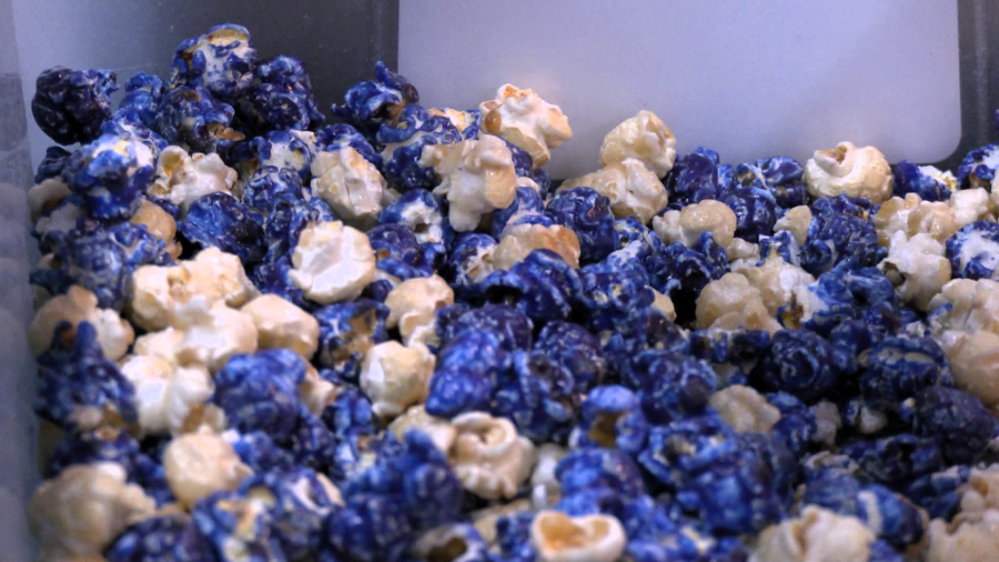 Lansing store, POP-ity Popcorn Co., is selling Lions-themed popcorn. (WLNS)