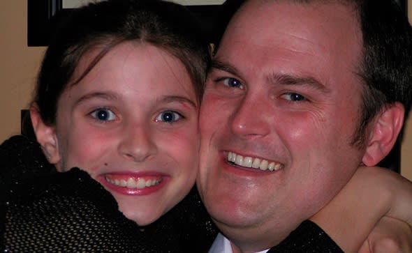 Girl crawls from plane crash that killed her father