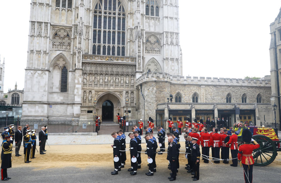 <p>The coffin of Britain's Queen Elizabeth is carried on the day of her state funeral and burial, outside the Westminster Abbey in London, Britain, September 19, 2022. REUTERS/Hannah McKay/Pool</p> 