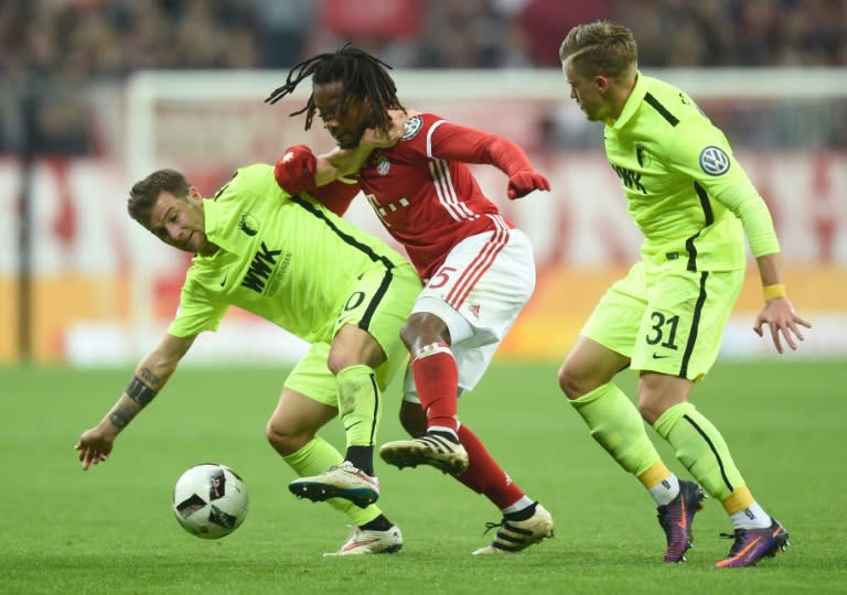 Augsburg's Daniel Baier (L) and Philipp Max (C) vie with Bayern Munich's Renato Sanches in Munich, southern Germany on October 26, 2016