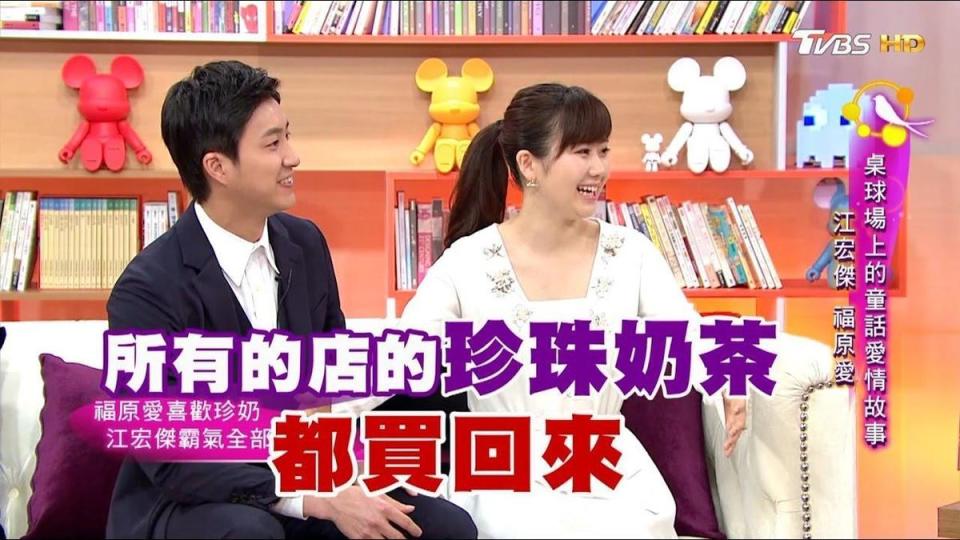 2017年，江宏傑（左）、福原愛（右）上《小燕有約》分享新婚生活。（翻攝自《小燕有約》YT頻道）