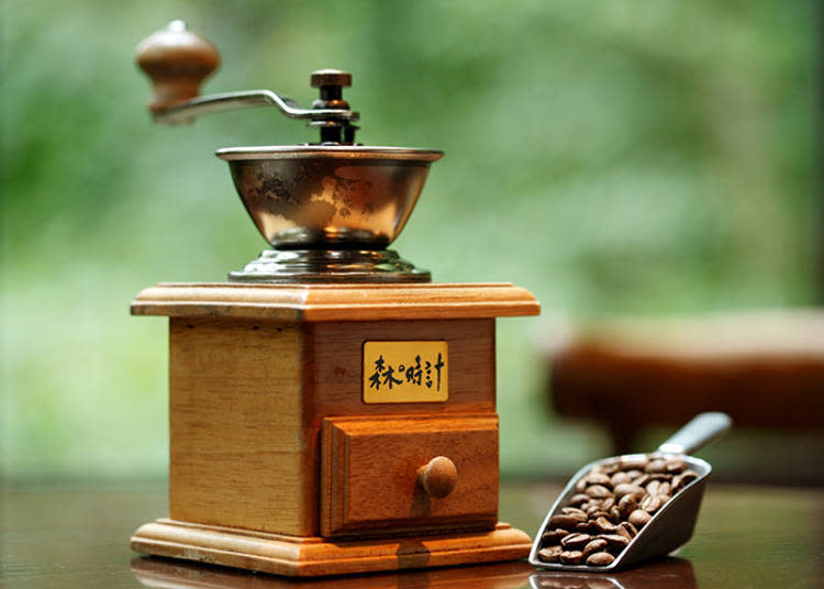 Enjoy coffee brewed using beans you yourself milled at the counter