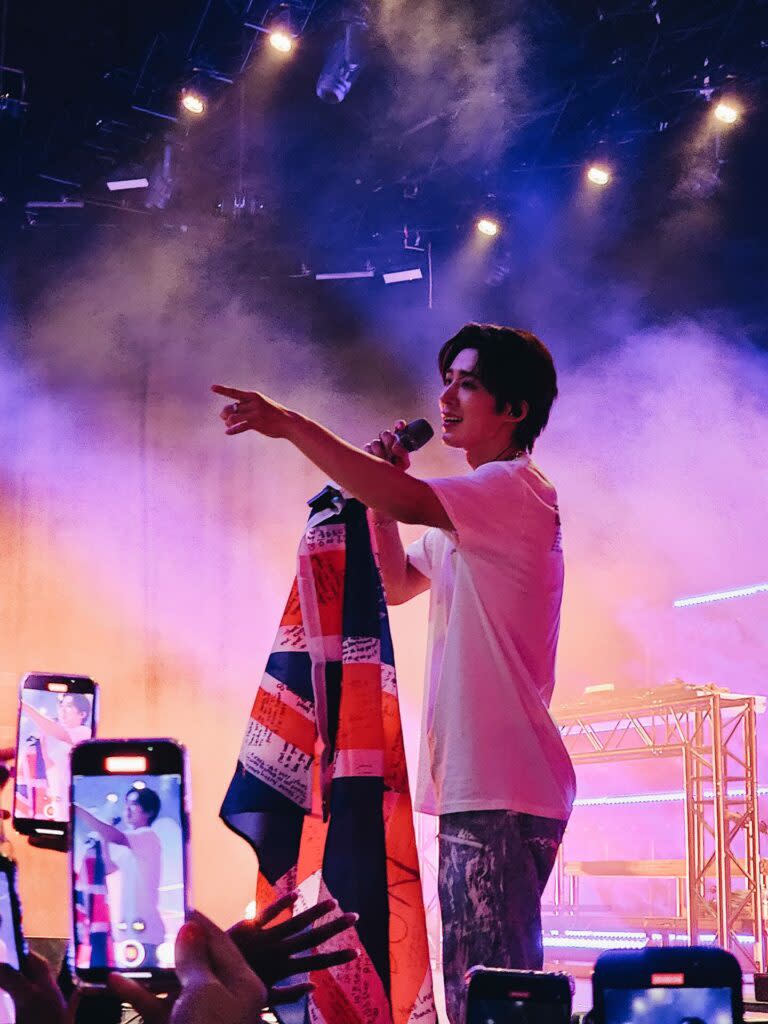 B.I embracing the Brits during his concert (Image: Joseph Kocharian)