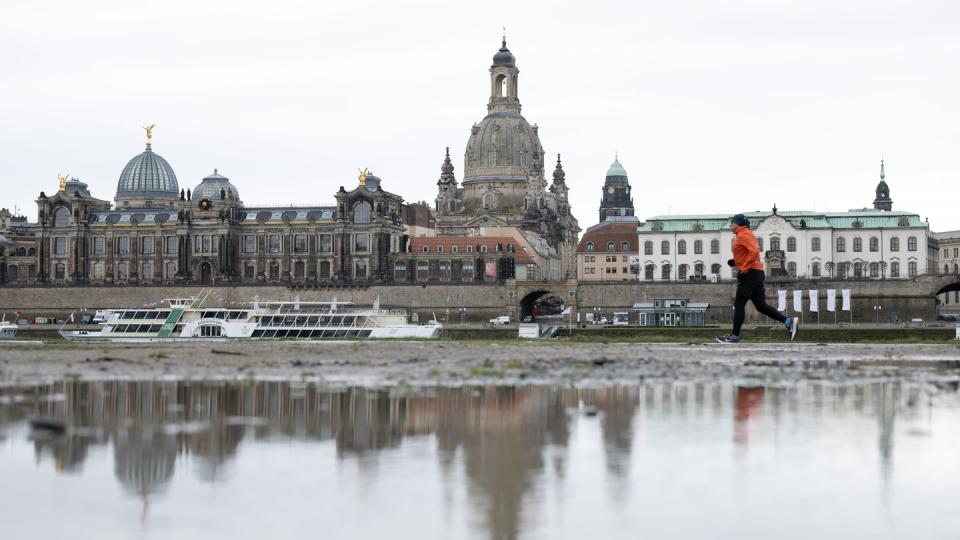 Wind und Wolken dominieren den Monatsbeginn. (Bild: dpa)