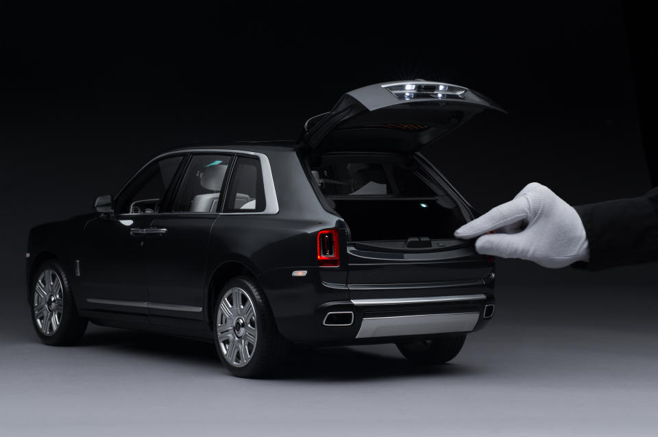 Bei dem Preis sollte man den Mini-SUV besser mit Samthandschuhen anfassen. (Bild: Rolls-Royce)