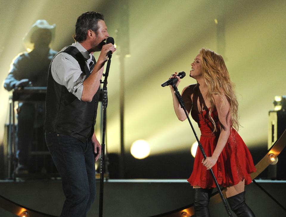 Blake Shelton, left, and Shakira perform on stage at the 49th annual Academy of Country Music Awards at the MGM Grand Garden Arena on Sunday, April 6, 2014, in Las Vegas. (Photo by Chris Pizzello/Invision/AP)