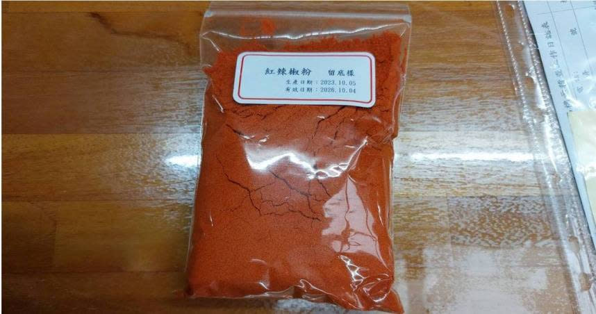 食藥署已下架及封存超過12萬公斤的問題辣椒粉及其產品。（圖／新北市衛生局提供）