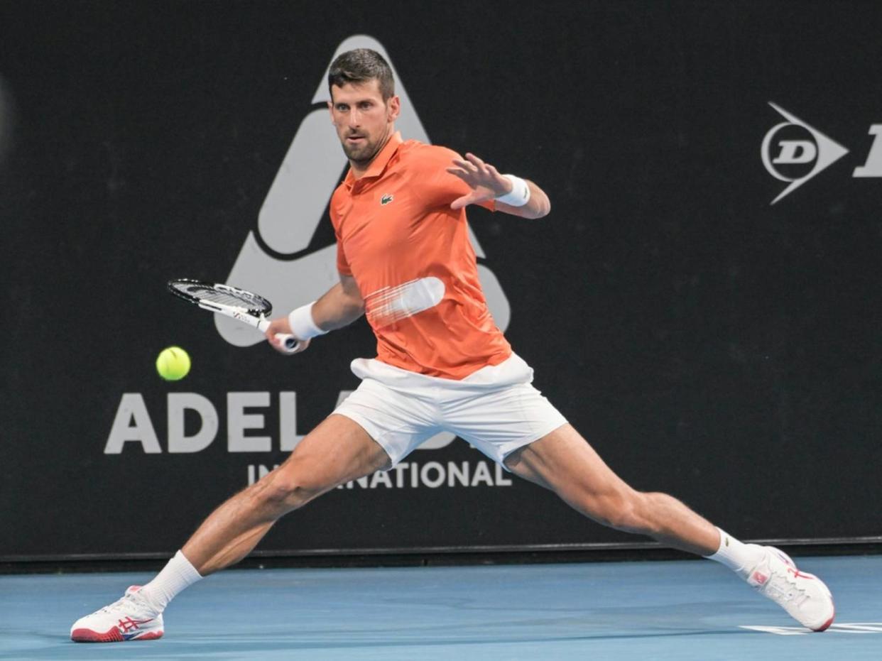 Zweisatzsieg über Medwedew: Djokovic im Adelaide-Finale