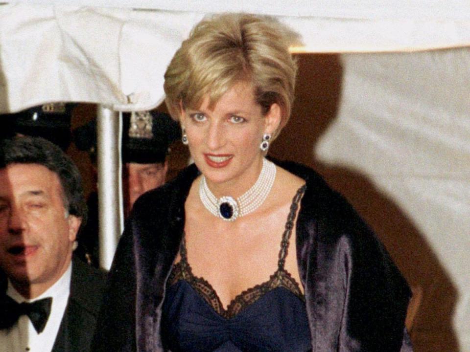 Princess Diana wears a diamond and sapphire necklace