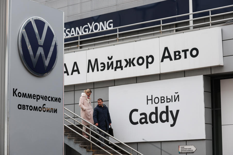 Volkswagen stoppt das Geschäft in Russland