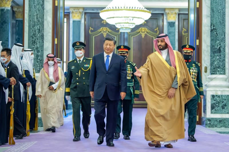 中國國家主席習近平與沙國王儲穆罕默德。（美聯社）