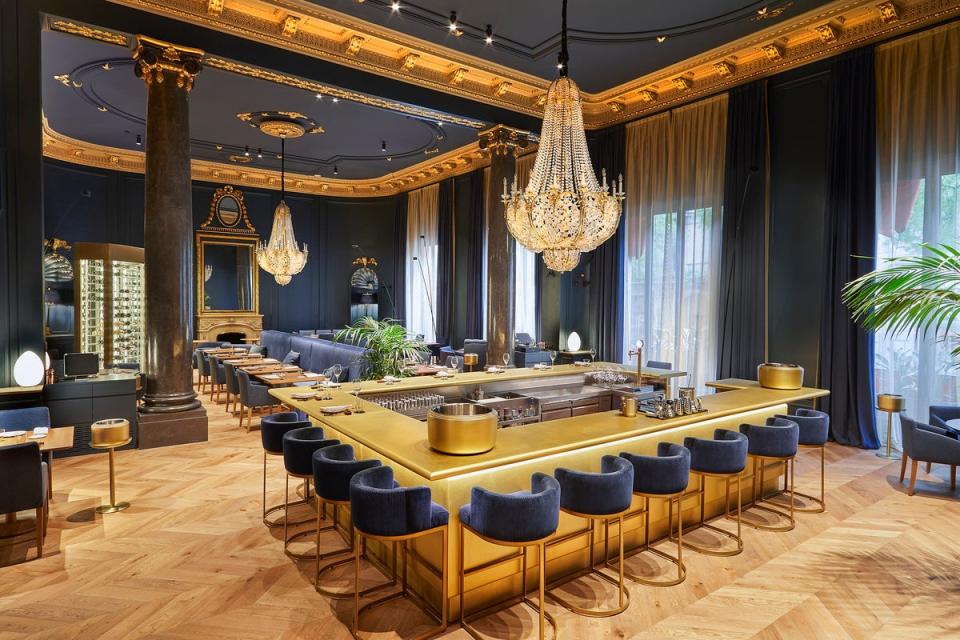 Former El Bulli chef Rafa Zafra whips up delights in the blue and gold-columned Amar Barcelona (El Palace Barcelona)