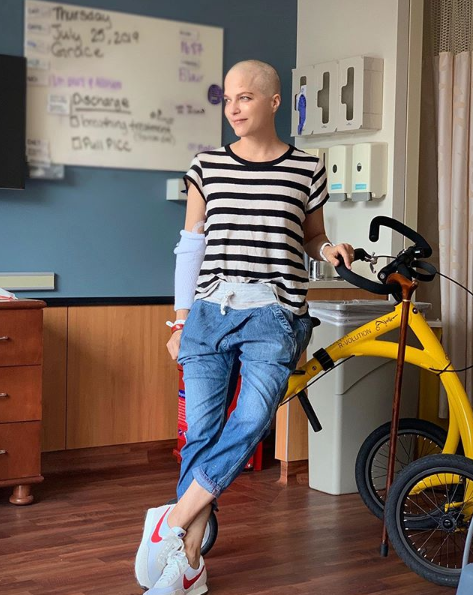 Actor Selma Blair poses in hospital with a shaved head after completing treatment for MS.