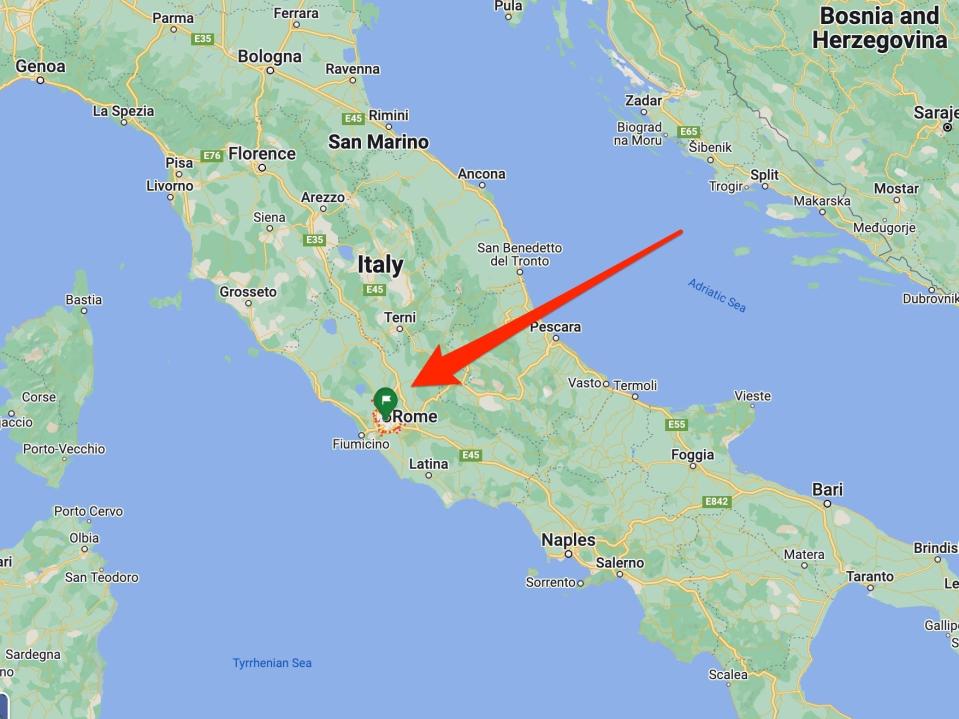 A map of Italy shows were Rome is located.