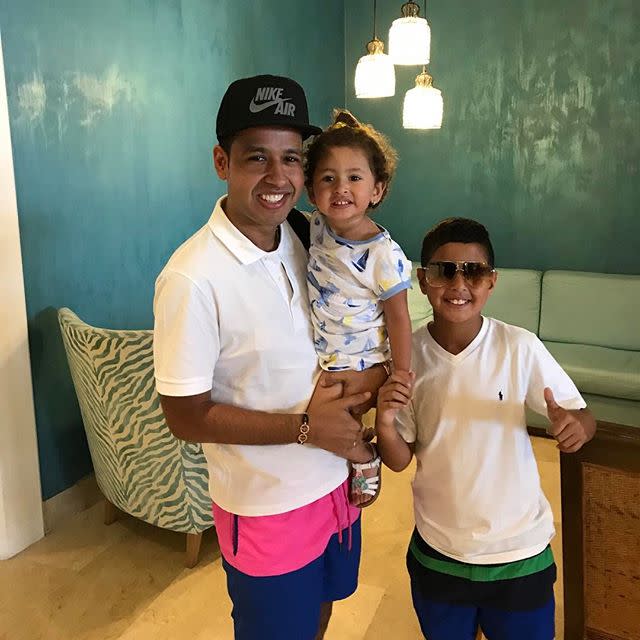 El cantante Martín Elías junto a sus dos hijos/Martín Elías/Instagram