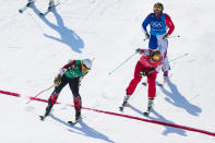 <p>Grosse déception pour les Français en skicross. Alors qu’on avait eu droit à un triplé à Sotchi, aucun tricolore n’aura réussi à se hisser en finale. Ici, Arnaud Bovolenta se fait éliminer de sa demi-finale. (crédit Getty) </p>