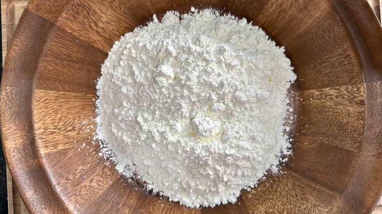 cornstarch in a wooden bowl