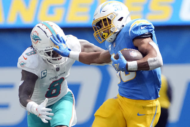 Hill, Tagovailoa too much for Chargers as Dolphins open with 36-34 victory