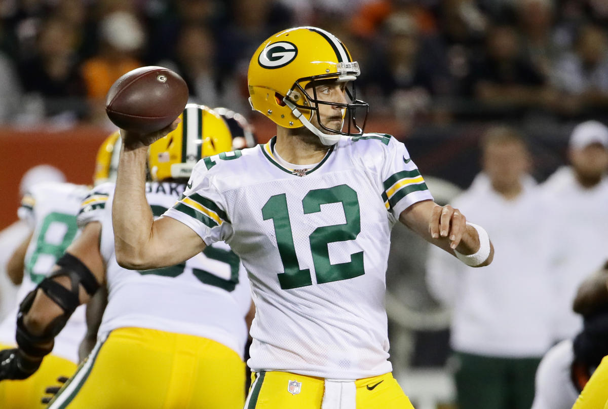 Packers' D, Aaron Rodgers beat Bears 10-3 in opener