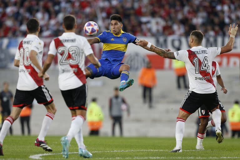 Boca y River protagonizan una nueva edición del Superclásico del fútbol argentino, por la fecha 7 de la Copa de la Liga