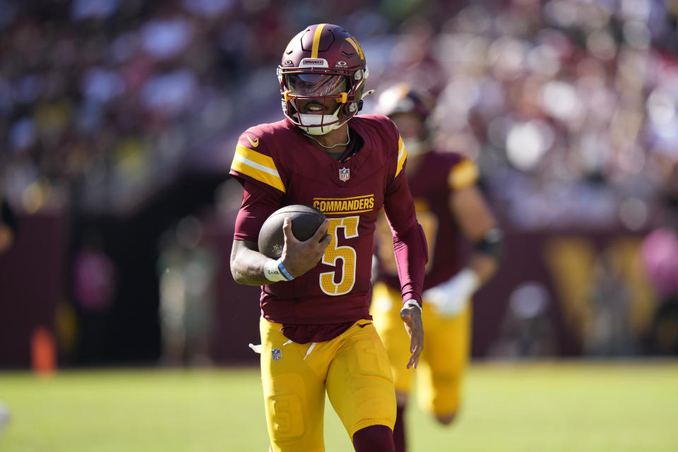 Washington Commanders quarterback Jayden Daniels (5) runs for a long gain against the Cleveland Browns during the second half of an NFL football game in Landover, Md., Sunday, Oct. 6, 2024. (AP Photo/Stephanie Scarbrough)