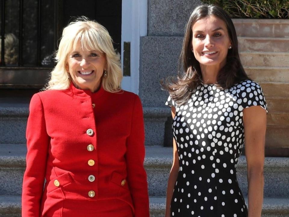 Jill Biden (l.) und Königin Letizia von Spanien. (Bild: imago/PPE)