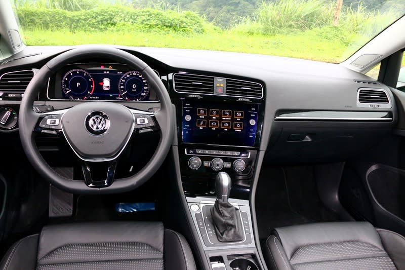 VW一貫的設計獲得多數消費者認可，不過280 Comfortline需加價5萬才有IQ-Drive智能駕駛輔助套件，但98.8萬元價格也與Mazda 3接近。