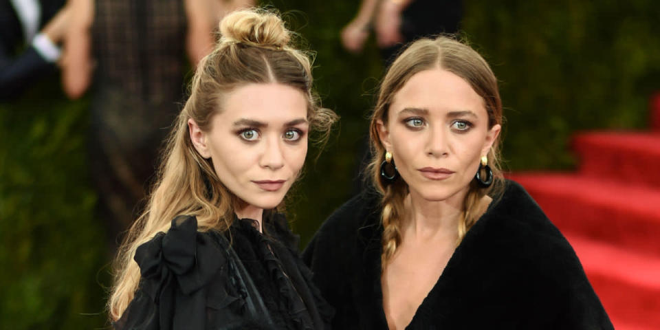 Dans une interview au Vogue US, les soeurs Olsen n’approuvent pas l’utilisation excessive des réseaux sociaux. Verbatim : “Twitter m’angoisse tellement” Ashley Olsen. “C’est contraire à tout ce qu’on a fait dans nos vies pour préserver notre intimité” Mary-Kate Olsen. 