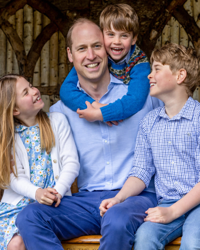 11. Prince William and his children pose for Father's Day