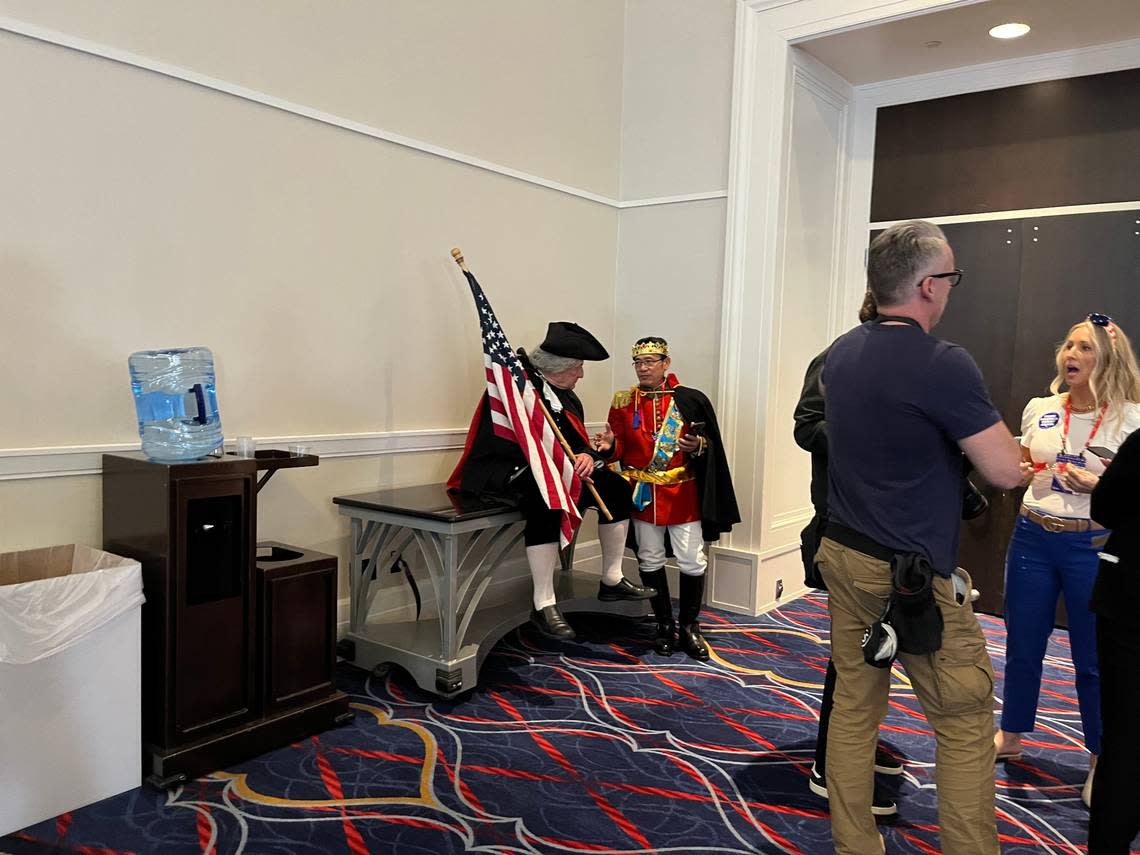 A pair of CPAC attendees dressed as George Washington and King George III.