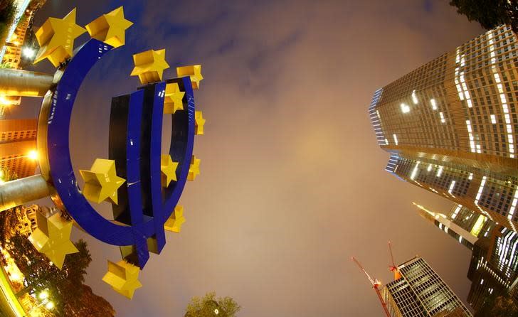 FILE PHOTO: The euro sign landmark is seen at the headquarters (R) of the European Central Bank (ECB) in Frankfurt September 2, 2013. REUTERS/Kai Pfaffenbach/File Photo