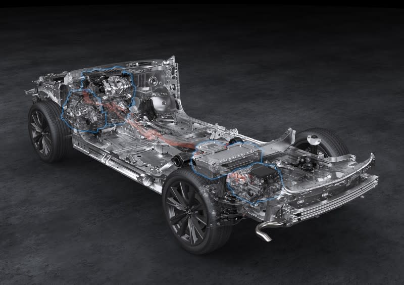 Lexus Hybrid系統同時讓內燃機與電動馬達模組並存且共生，顯然是更加理想的油電複合動力架構。